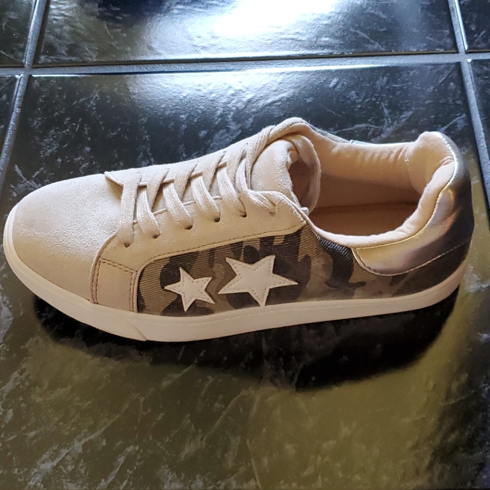Shoes - Picture 2 of 2